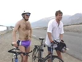 Two cyclists from Oslo out for a spin over the mountain